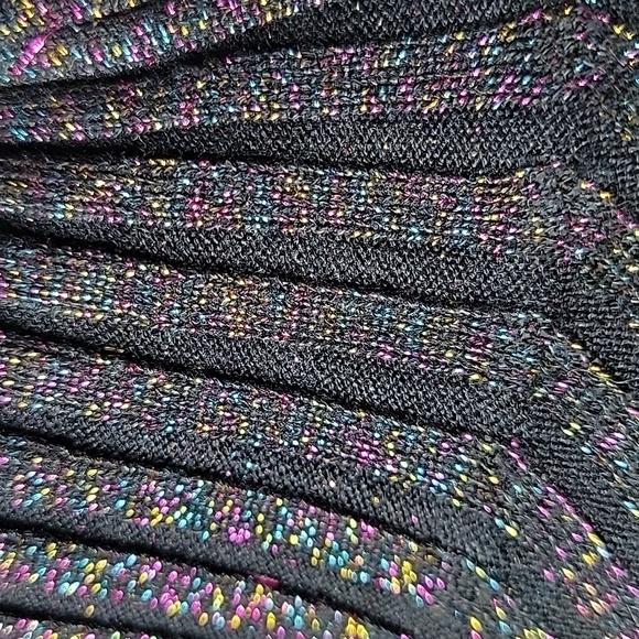 Shimmering Black Ribbed Turtleneck Top - Picture 3 of 3